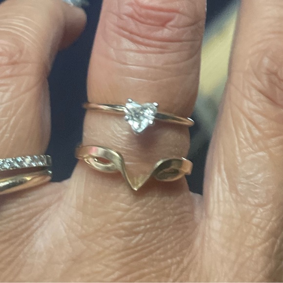 Natural diamond heart ring set in 14 karat yellow gold - Picture 3 of 4